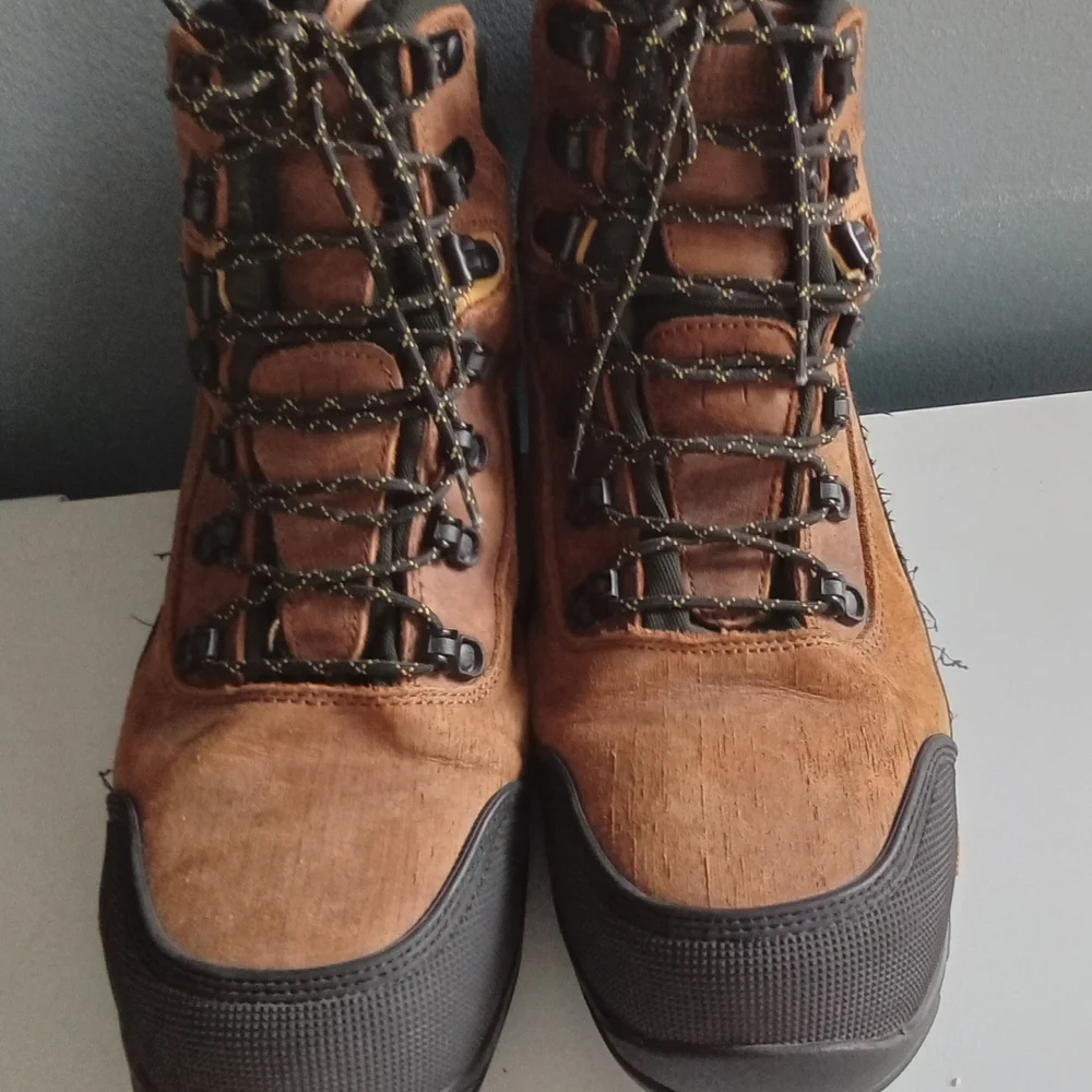 Duluth Trading Co Mens Mid Hiking Boots Waterproof Vibram Brown Leather Hard Toe